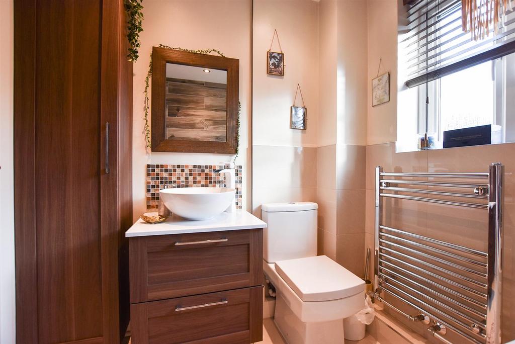 Bathroom..jpg