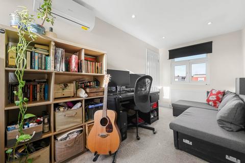 3 bedroom flat for sale, Lyndhurst Drive, Leyton, E10