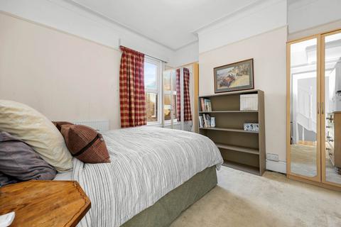 3 bedroom flat for sale, Lyndhurst Drive, Leyton, E10