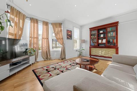 3 bedroom flat for sale, Lyndhurst Drive, Leyton, E10