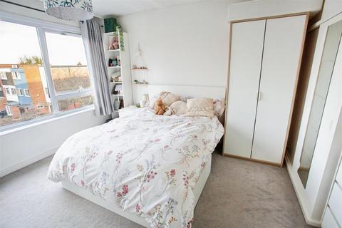 undefined, Queens Road, Buckhurst Hill IG9