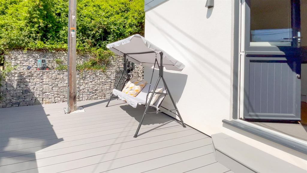Deck (1).jpg