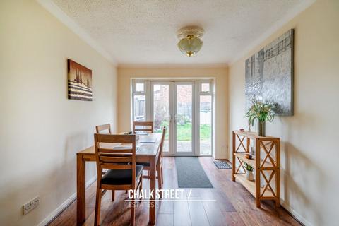 3 bedroom terraced house for sale, Veny Crescent, Hornchurch, RM12