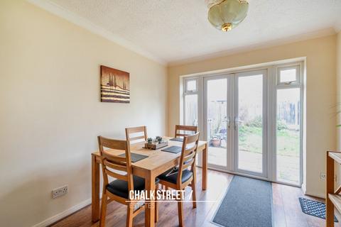 3 bedroom terraced house for sale, Veny Crescent, Hornchurch, RM12