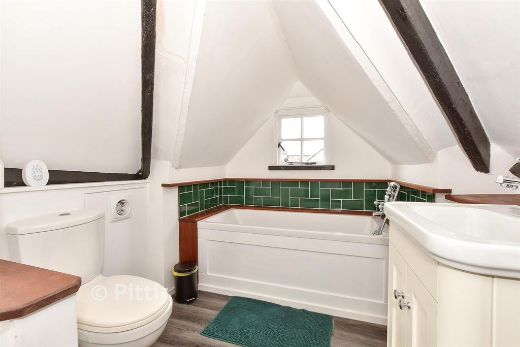 En-Suite Bathroom