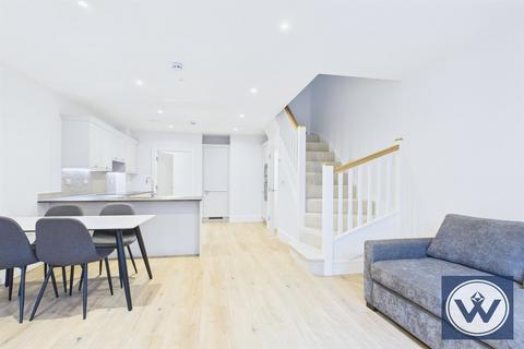 4 bedroom townhouse to rent, Lanesborough Street, RG2