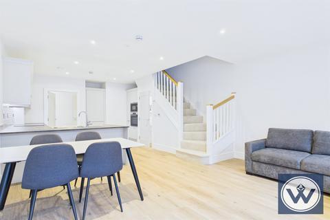 4 bedroom townhouse to rent, Lanesborough Street, RG2