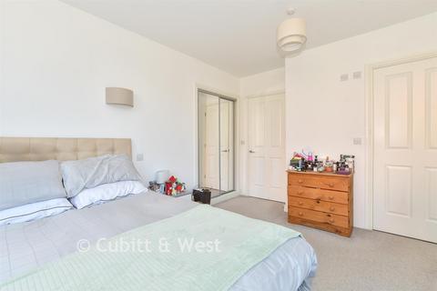 3 bedroom ground floor flat for sale, Wood Street, East Grinstead, West Sussex