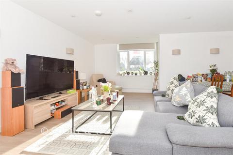 3 bedroom ground floor flat for sale, Wood Street, East Grinstead, West Sussex