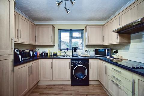 2 bedroom flat for sale, Fallowfield, Sittingbourne, ME10