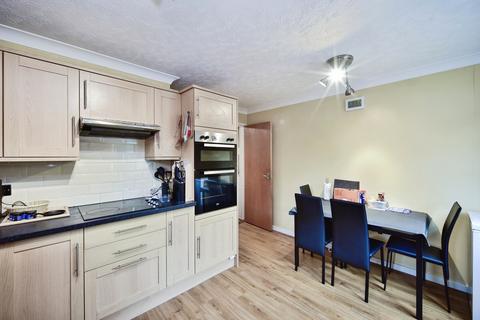 2 bedroom flat for sale, Fallowfield, Sittingbourne, ME10