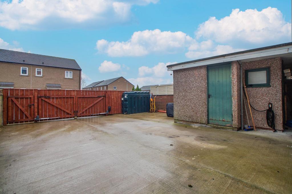 Rear Drive/Garden