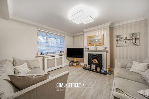 4 bedroom semi-detached house for sale, Lawns Way, Collier Row, RM5