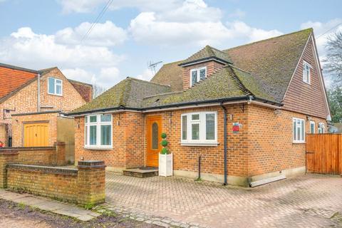 5 bedroom detached house for sale, Ongar Close, Surrey KT15