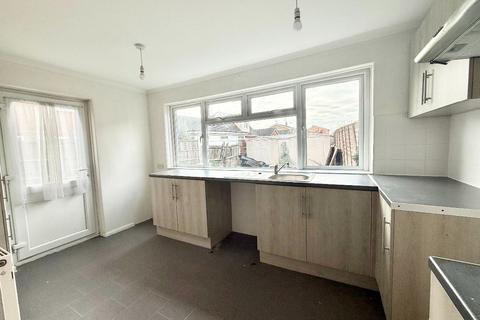 3 bedroom semi-detached house for sale, Hernen Road, Canvey Island