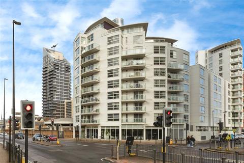 2 bedroom flat to rent, Prestons Road, London, E14