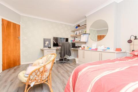 3 bedroom semi-detached house for sale, Mayfair Avenue, Bexleyheath DA7