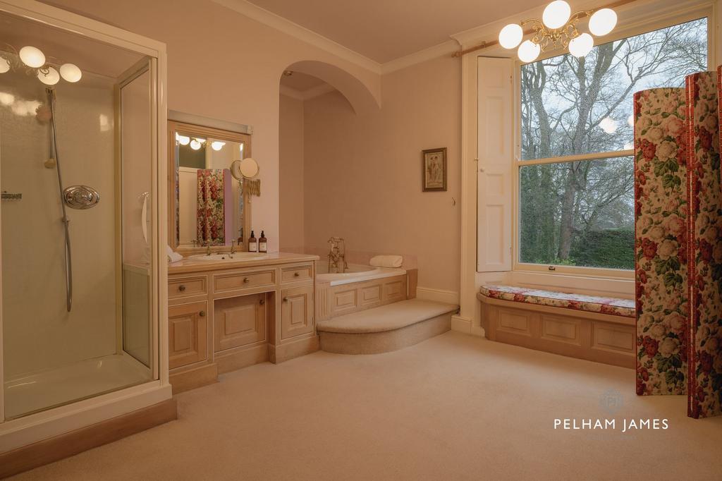 Principal En Suite, Cottesmore Grange, Cottesmore