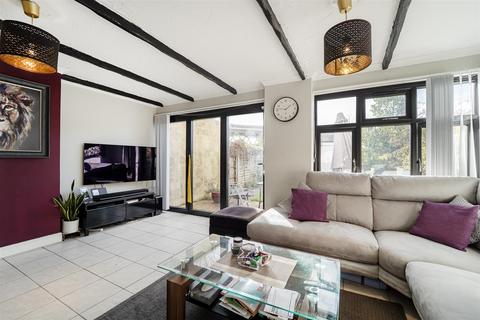 undefined, Boston Manor Road, Brentford, TW8