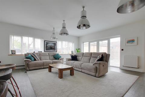 4 bedroom detached house for sale, Cissbury Avenue, Findon Valley, Worthing