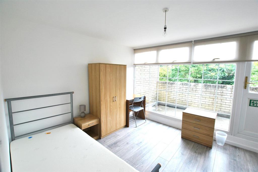 Bedroom 2d.JPG