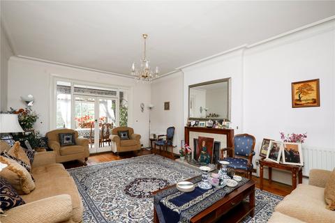 undefined, Gunnersbury Avenue, London, W5