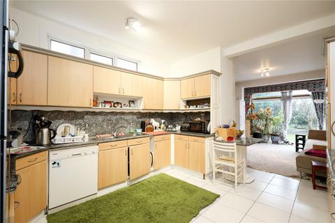 undefined, Gunnersbury Avenue, London, W5
