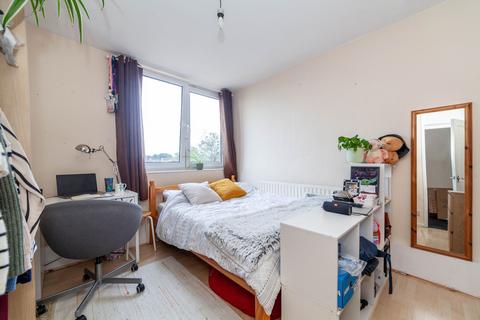 4 bedroom flat to rent, Lytton Grove, Rosbury House Lytton Grove, SW15