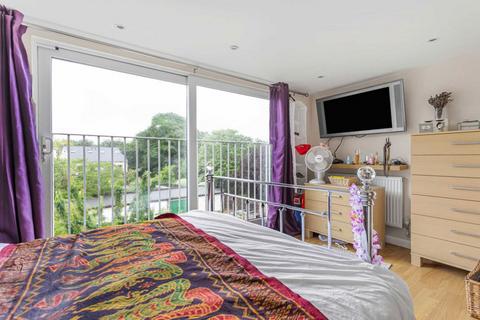 undefined, Walker Close, Hampton TW12