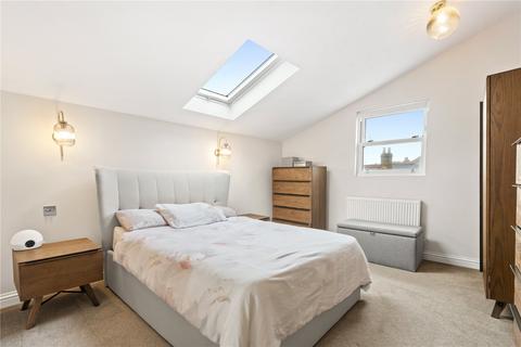 2 bedroom maisonette for sale, Cavendish Road, London, SW12