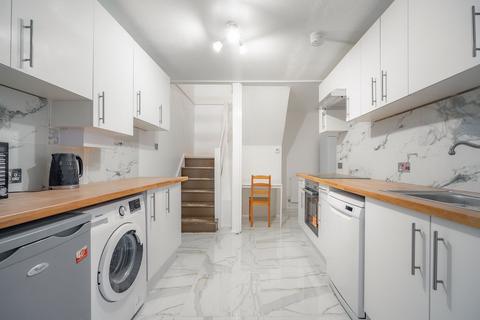 5 bedroom flat to rent, Marchbank Road, London, W14