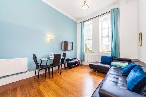 2 bedroom apartment to rent, West Hill, Mayfield Mansions, SW15
