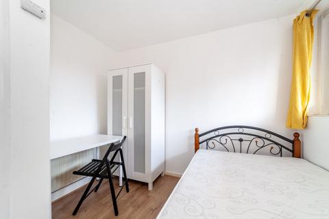 4 bedroom flat to rent, Battersea Bridge Road, Sancroft Court, SW11