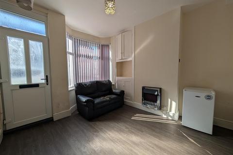 2 bedroom terraced house to rent, Henry Street, North Ormesby