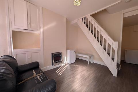 2 bedroom terraced house to rent, Henry Street, North Ormesby