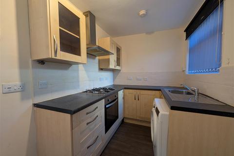 2 bedroom terraced house to rent, Henry Street, North Ormesby
