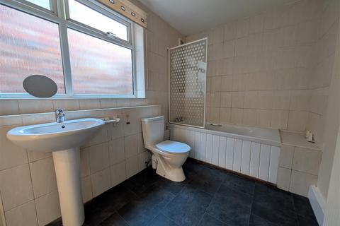2 bedroom terraced house to rent, Henry Street, North Ormesby