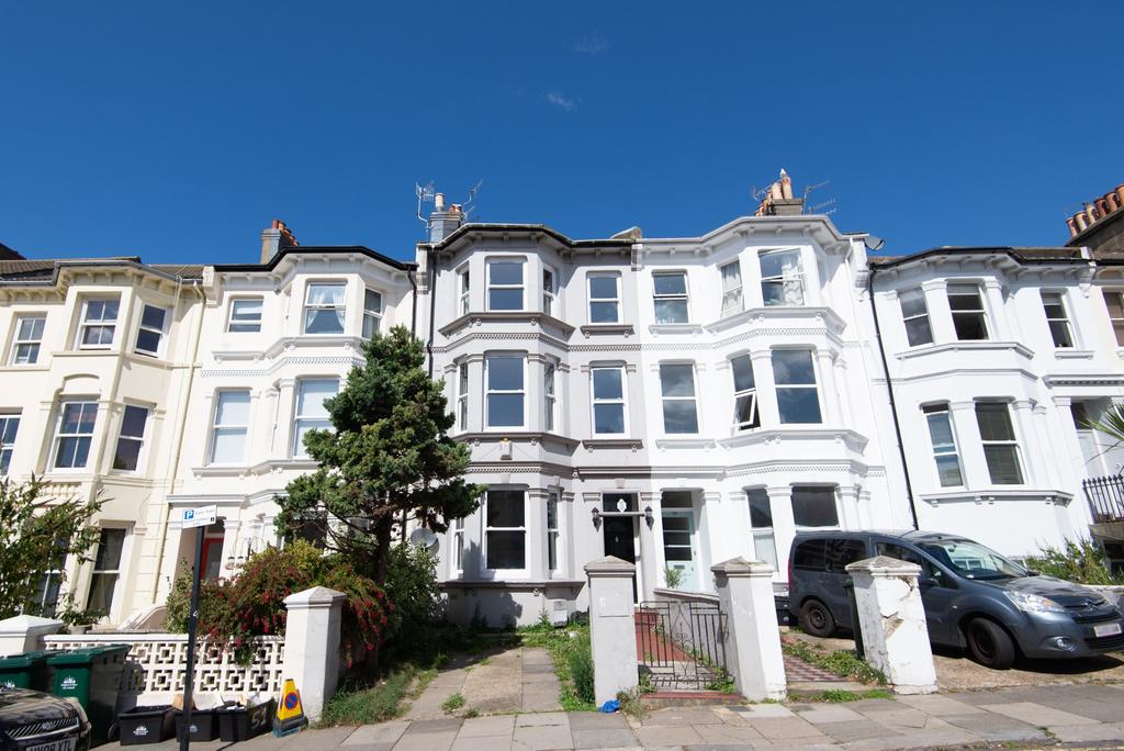A charming, classic terraced house with a well-...