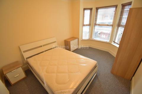 1 bedroom in a house share to rent, Curzon Street, Reading
