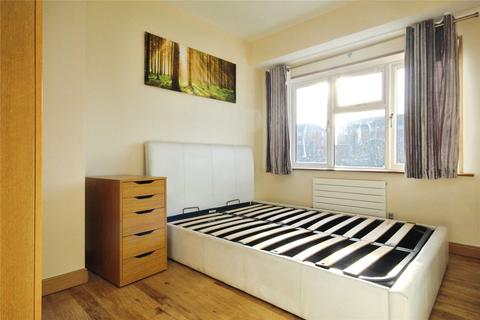 3 bedroom terraced house to rent, Ivyhouse Road, Dagenham, Romford, RM9