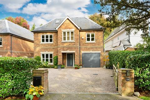 6 bedroom detached house for sale, Drakes Close, Esher, Surrey, KT10