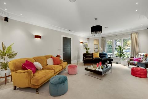 6 bedroom detached house for sale, Drakes Close, Esher, Surrey, KT10