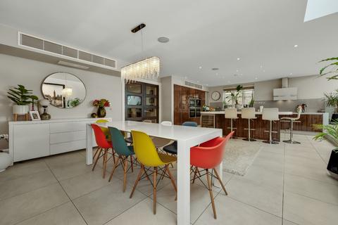 6 bedroom detached house for sale, Drakes Close, Esher, Surrey, KT10