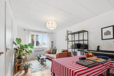 1 bedroom apartment for sale, Mallard Court, Walthamstow