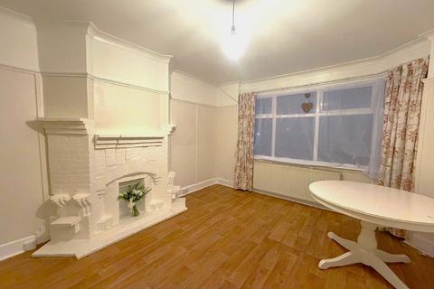 2 bedroom maisonette to rent, Oak Tree Dell, London NW9