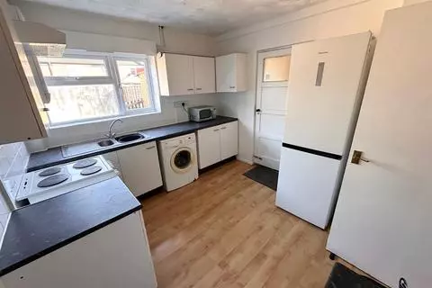 4 bedroom semi-detached house to rent – pohled 2