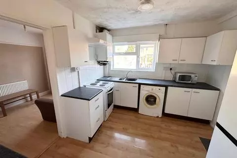 4 bedroom semi-detached house to rent – pohled 4