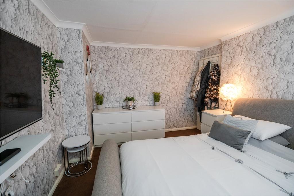 Bedroom 1 (2)