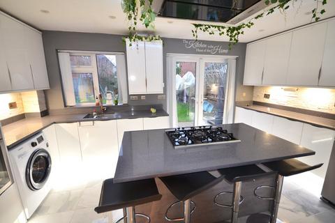 undefined, Griffon Close, Farnborough, GU14