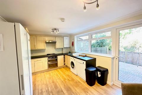 5 bedroom terraced house to rent, Braybourne Close, Uxbridge
